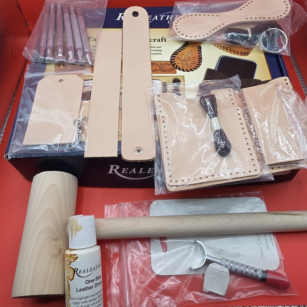 Realeather Crafts Explore Leathercraft Kit-not complete - Picture 2 of 5